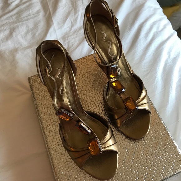 Gold jeweled evening heels - Picture 3 of 4